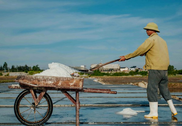 Làng muối bên sông