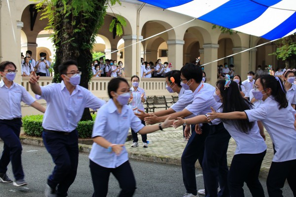 Lời tạm biệt của cô hiệu phó với học sinh lớp 12: ‘Hãy cho đi yêu thương’ Lời tạm biệt của cô hiệu phó với học sinh lớp 12: ‘Hãy cho đi yêu thương’