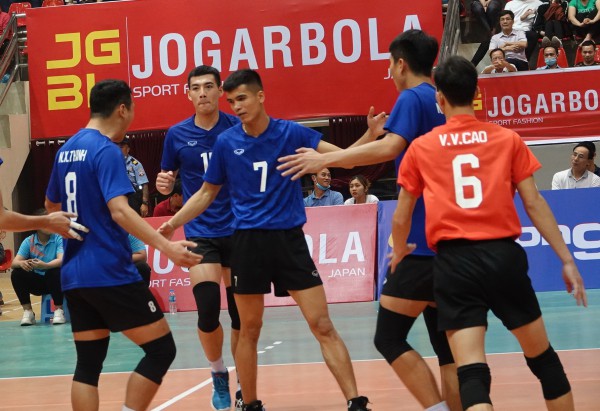 Bóng chuyền: Đội nam Bình Dương suýt đánh bại ĐKVĐ Tràng An Ninh Bình