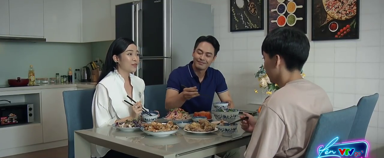Lối nhỏ vào đời - Tập 19: Đến nhà ăn giỗ, Dũng vô tình phát hiện bằng chứng Thảo gian dối Lối nhỏ vào đời - Tập 19: Đến nhà ăn giỗ, Dũng vô tình phát hiện bằng chứng Thảo gian dối