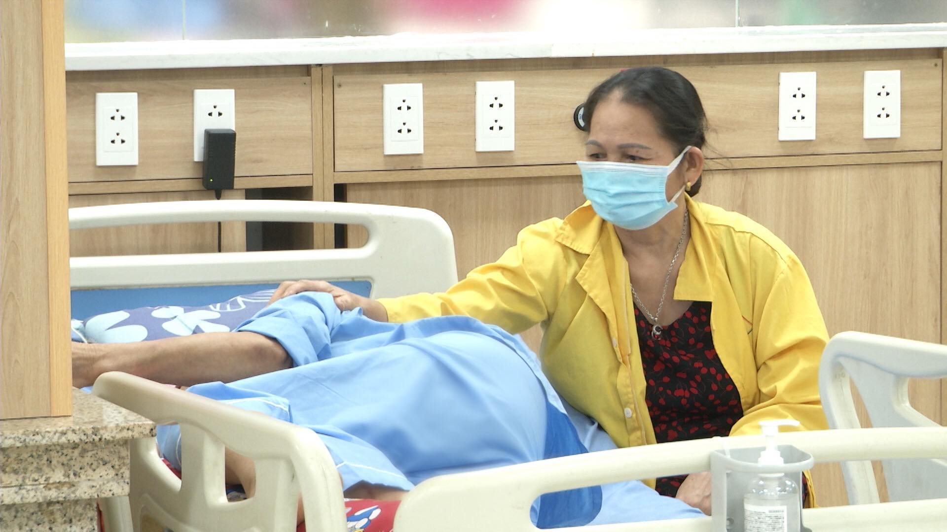 Nắng nóng, nhiều người già bị đột quỵ não