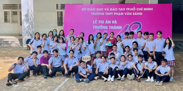 Nhiều cảm xúc với lễ tri ân, trưởng thành của học sinh 12 Nhiều cảm xúc với lễ tri ân, trưởng thành của học sinh 12