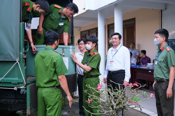 Điều động xe đặc chủng vận chuyển đề thi tốt nghiệp THPT đến 25 điểm thi