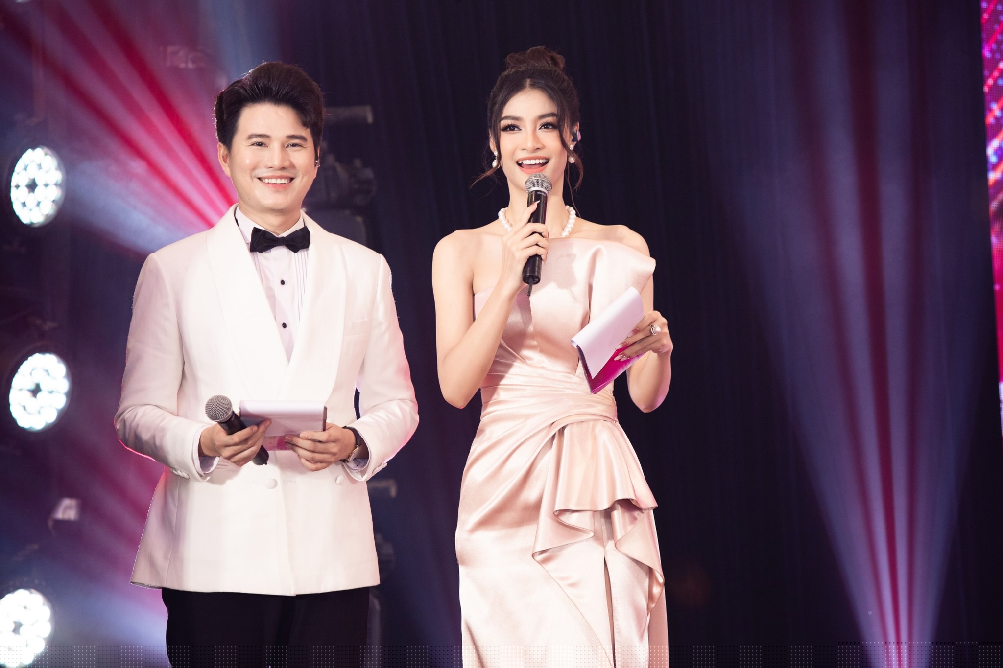 Dàn hoa hậu khoe nhan sắc rạng rỡ tại họp báo Hoa hậu Việt Nam 2022 Dàn hoa hậu khoe nhan sắc rạng rỡ tại họp báo Hoa hậu Việt Nam 2022