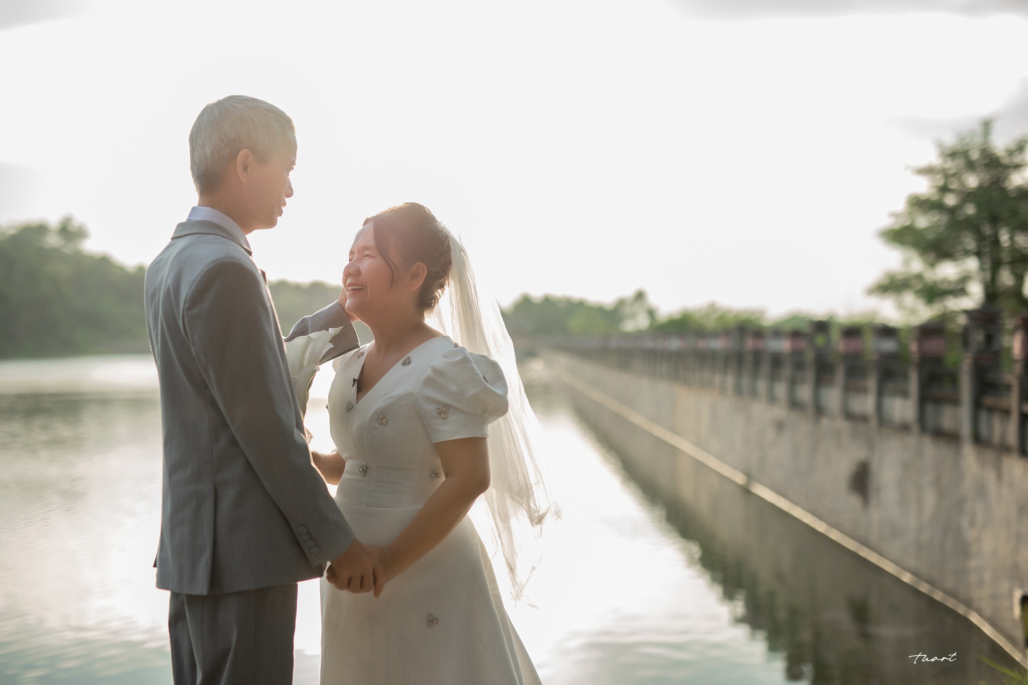 Cuộc sống tươi đẹp: Ngắm bộ ảnh cưới tình bể tình của cặp đôi ông bà khắc khẩu Cuộc sống tươi đẹp: Ngắm bộ ảnh cưới tình bể tình của cặp đôi ông bà khắc khẩu