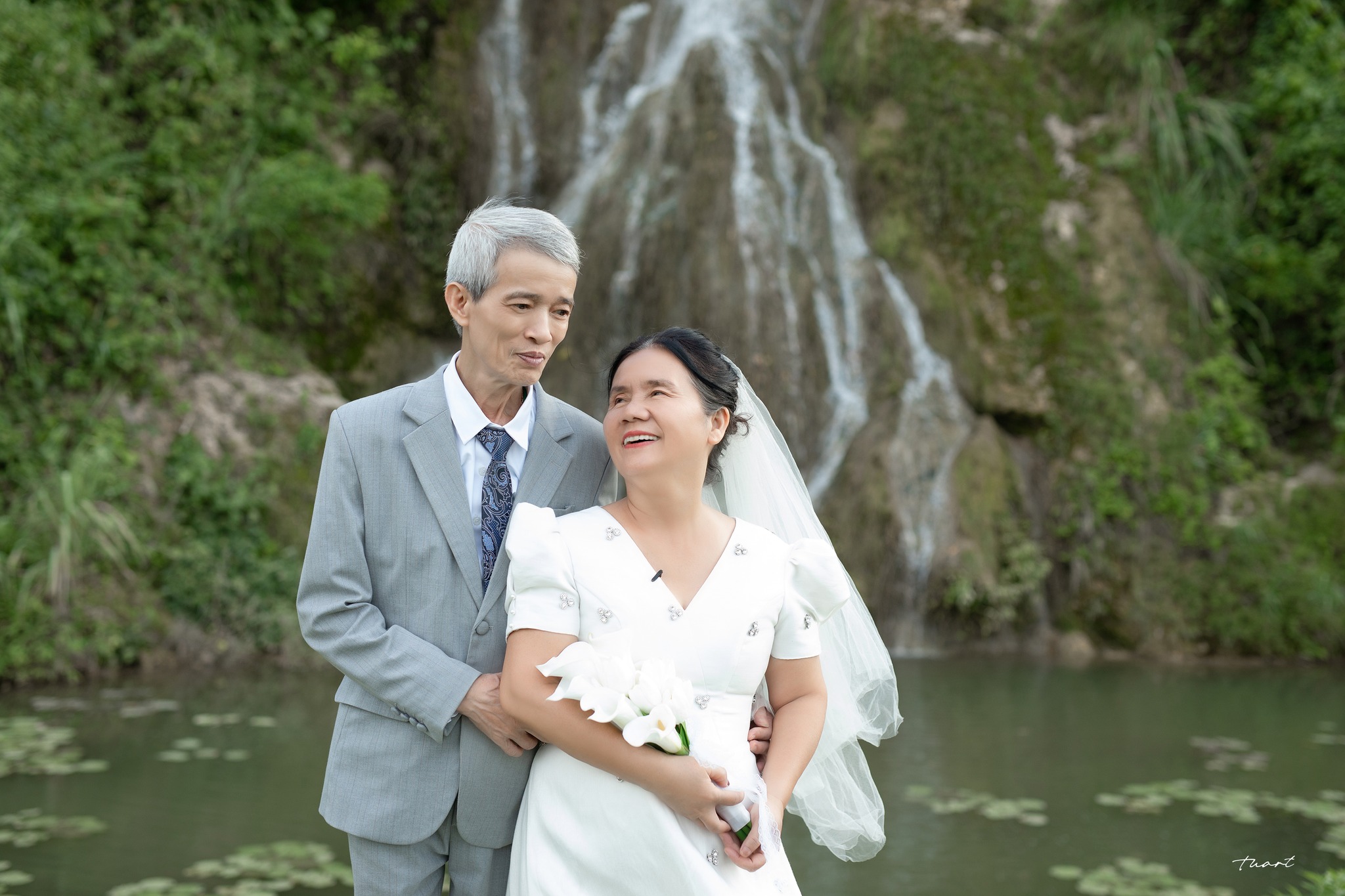 Cuộc sống tươi đẹp: Ngắm bộ ảnh cưới tình bể tình của cặp đôi ông bà khắc khẩu Cuộc sống tươi đẹp: Ngắm bộ ảnh cưới tình bể tình của cặp đôi ông bà khắc khẩu