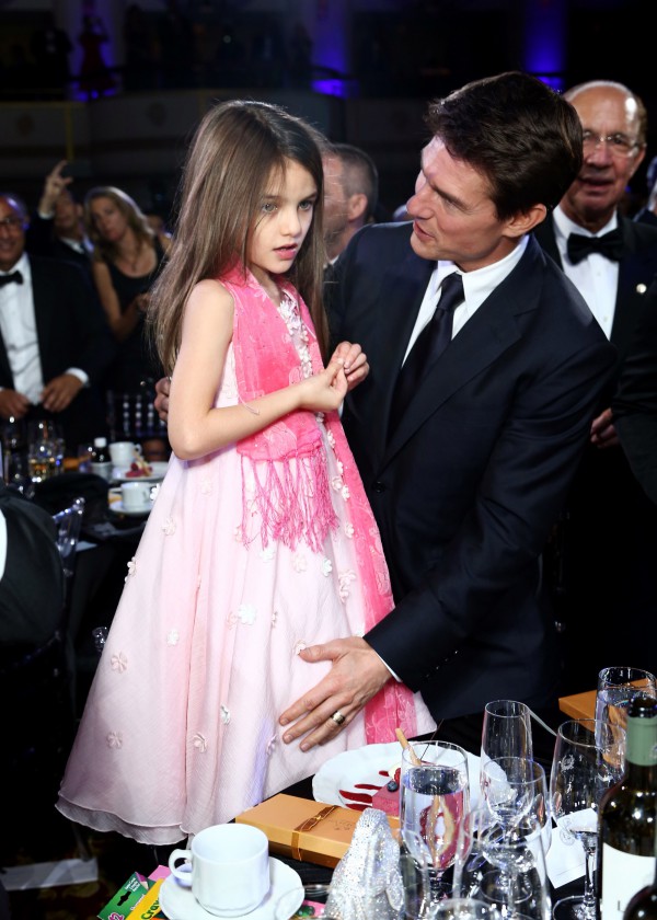 Suri 10 năm sau ngày cùng mẹ thoát khỏi Tom Cruise: Công chúa bỏ vương miện thành tiểu mỹ nhân, sống ra sao khi xa bố? Suri 10 năm sau ngày cùng mẹ thoát khỏi Tom Cruise: Công chúa bỏ vương miện thành tiểu mỹ nhân, sống ra sao khi xa bố?