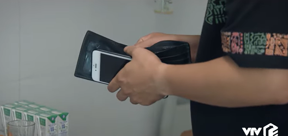 Lối nhỏ vào đời - Tập 20: Bố nhập viện, con trai ông Thành không thôi tìm cách moi tiề