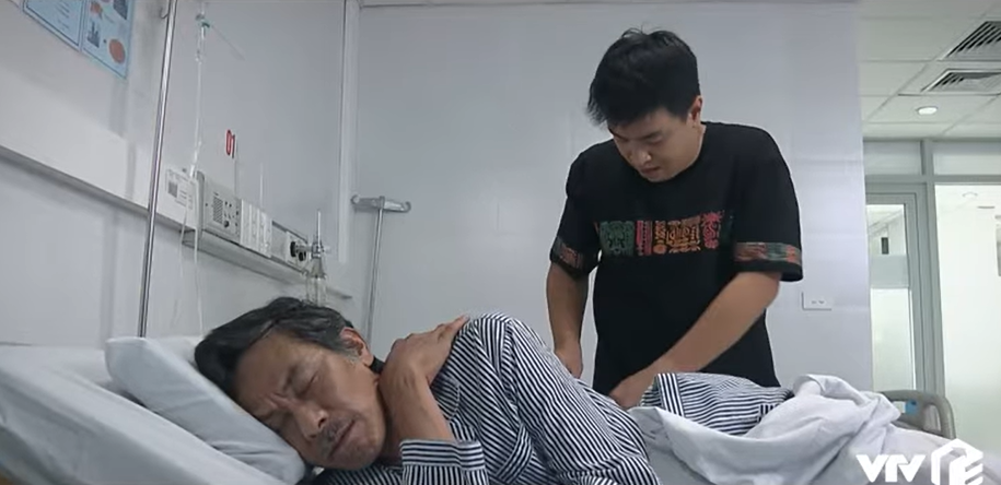 Lối nhỏ vào đời - Tập 20: Bố nhập viện, con trai ông Thành không thôi tìm cách moi tiề
