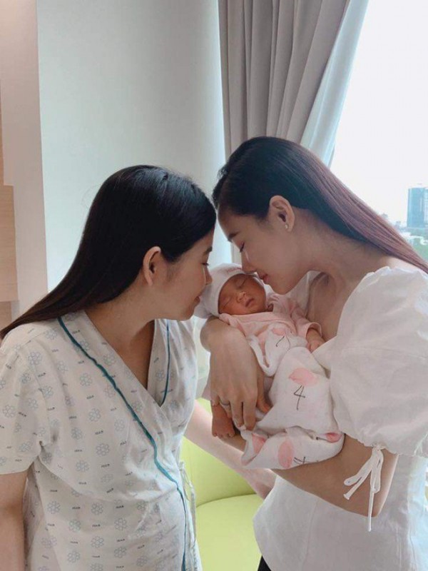 Hội chị em dâu của sao Việt: Khánh Vân - Nhã Phương có màn đọ sắc cực xịn, Hà Tăng thì sao?