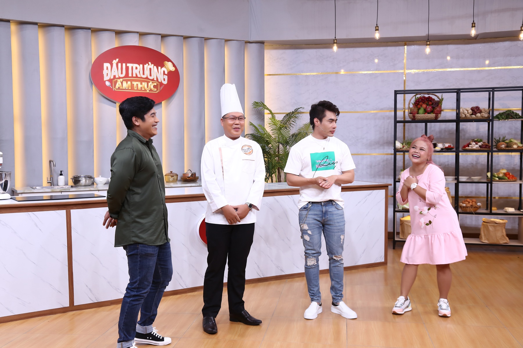 Độ body như nam thần, Lê Dương Bảo Lâm có duyên với show ẩm thực Độ body như nam thần, Lê Dương Bảo Lâm có duyên với show ẩm thực