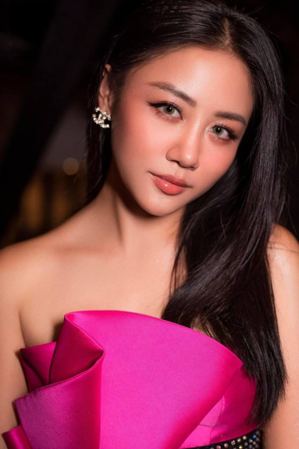 Cát-xê của ca sĩ Việt: Từ ăn 5 bát phở đến ăn phở 20 năm không hết, có người chỉ nhận được 1 gói bim bim và 2 chiếc kẹo mút ở show đầu tiên Cát-xê của ca sĩ Việt: Từ ăn 5 bát phở đến ăn phở 20 năm không hết, có người chỉ nhận được 1 gói bim bim và 2 chiếc kẹo mút ở show đầu tiên