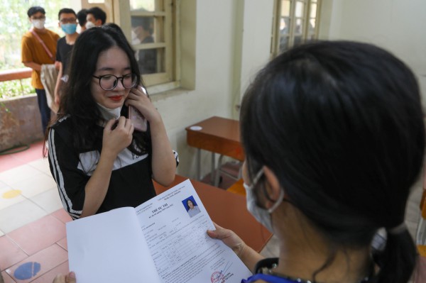 Gần 98.000 thí sinh tại Hà Nội làm thủ tục dự thi tốt nghiệp THPT