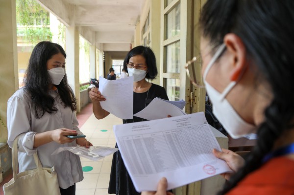 Gần 98.000 thí sinh tại Hà Nội làm thủ tục dự thi tốt nghiệp THPT