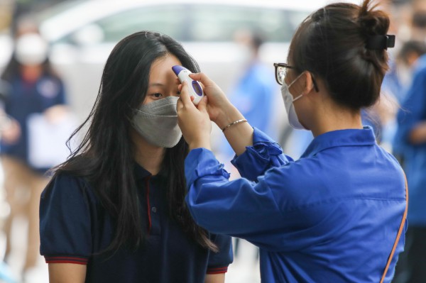 Gần 98.000 thí sinh tại Hà Nội làm thủ tục dự thi tốt nghiệp THPT