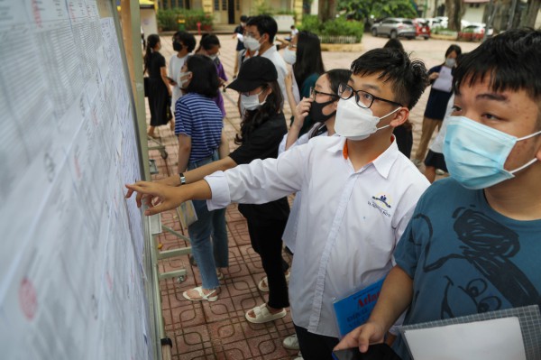 Gần 98.000 thí sinh tại Hà Nội làm thủ tục dự thi tốt nghiệp THPT