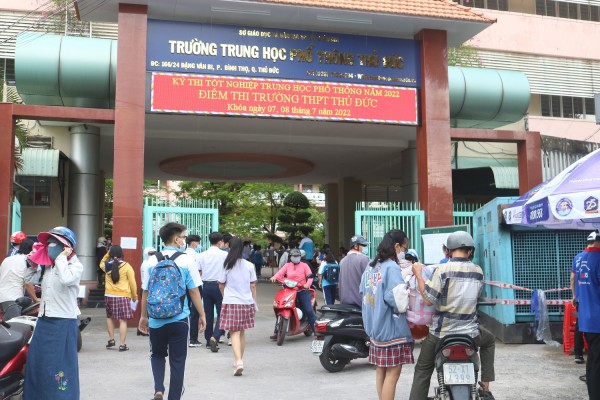 Phụ huynh tung ‘tuyệt chiêu cuối’ trước ngày thi tốt nghiệp THPT