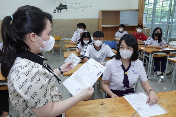 Thi tốt nghiệp THPT: Thí sinh TP.HCM đeo khẩu trang trong suốt quá trình thi