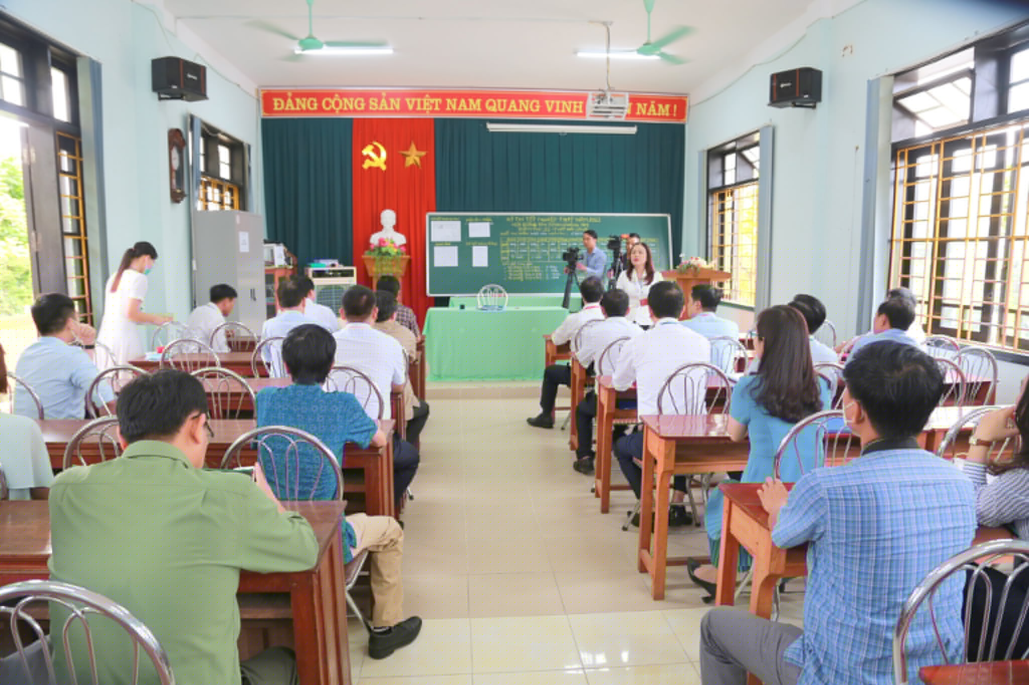 Bộ trưởng Nguyễn Kim Sơn nhắn nhủ cán bộ coi thi thực hiện đúng quy chế