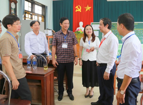 Bộ trưởng Nguyễn Kim Sơn nhắn nhủ cán bộ coi thi thực hiện đúng quy chế