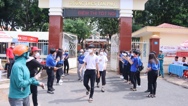 Thi tốt nghiệp THPT: Đề văn vừa sức, tâm đắc với ‘trách nhiệm của thế hệ trẻ’