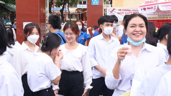 Thi tốt nghiệp THPT: Đề văn vừa sức, tâm đắc với ‘trách nhiệm của thế hệ trẻ’