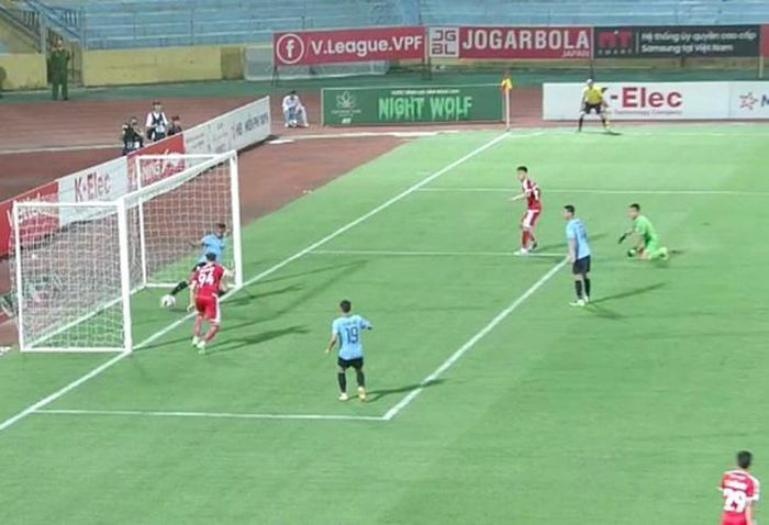 Trợ lý trọng tài V.League bị kỷ luật sau sai lầm nghiêm trọng