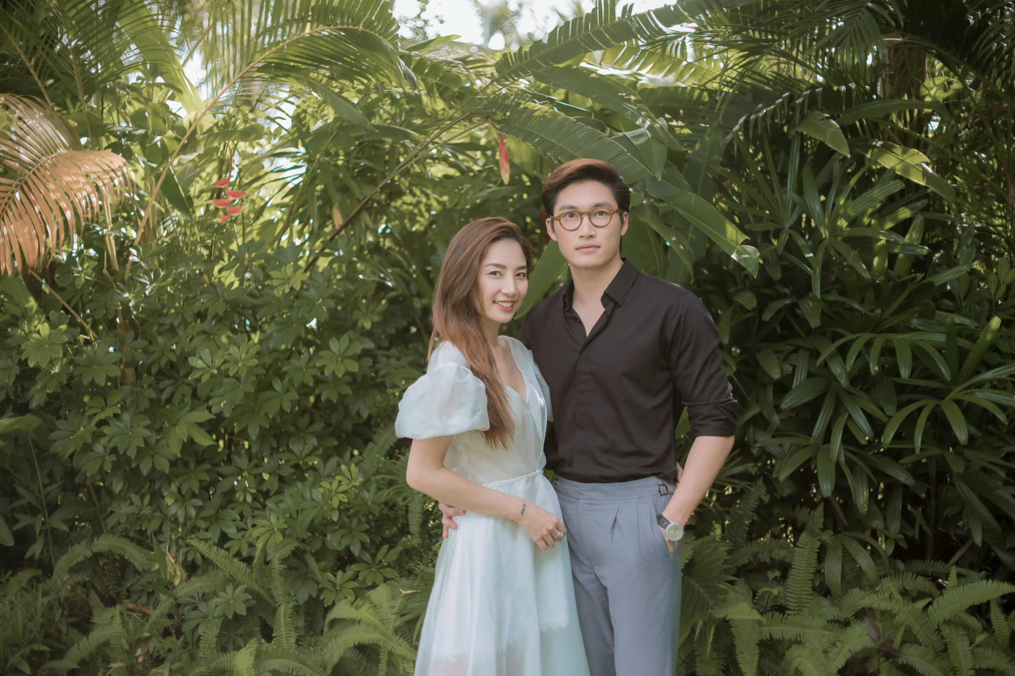 Thương ngày nắng về: Mẹ kế trẻ đẹp bất ngờ, sánh đôi bên Duy Thương ngày nắng về: Mẹ kế trẻ đẹp bất ngờ, sánh đôi bên Duy