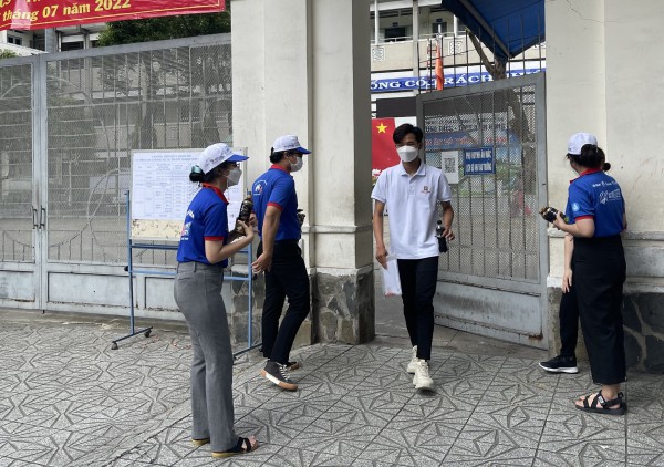 Đề thi ngữ văn tốt nghiệp THPT: Thí sinh nói dễ, thủ khoa nhận xét gì?