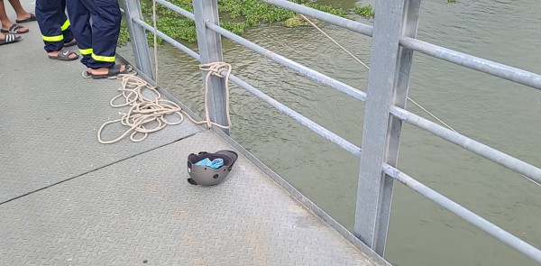 Người phụ nữ nhảy cầu đường sắt Bình Lợi xuống sông Sài Gòn mất tích