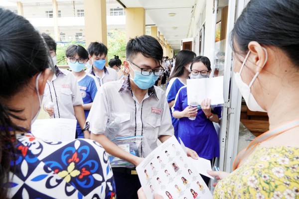 Thi tốt nghiệp THPT 2022: Đề văn quen thuộc, đề toán bất ngờ