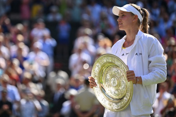 Elena Rybakina thắng ngược Ons Jabeur để đăng quang Wimbledon 2022