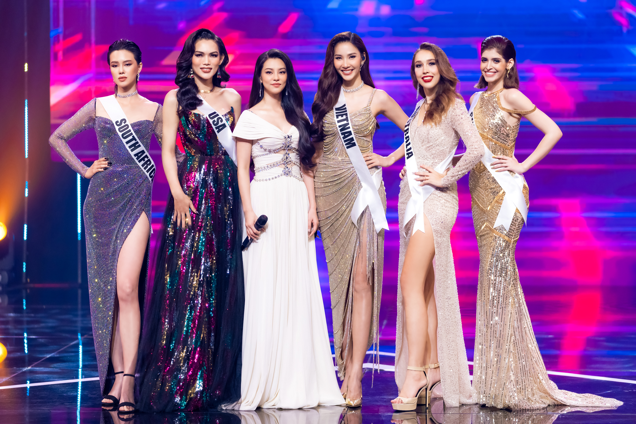 Hoàng Thùy tái hiện sân khấu Miss Universe 2019 tại 