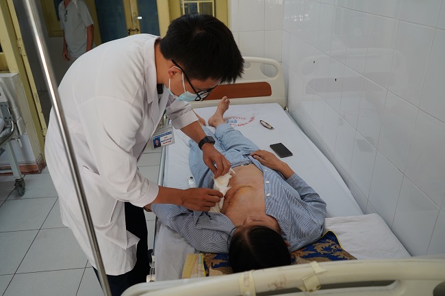 Nhập viện cầu cứu bác sĩ vì khối u vú nặng gần 5kg Nhập viện cầu cứu bác sĩ vì khối u vú nặng gần 5kg