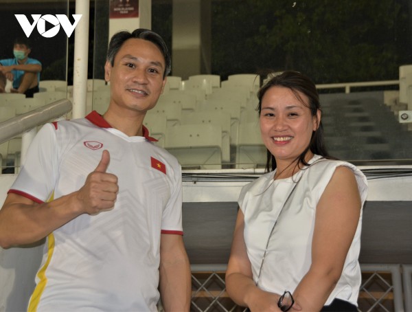 Trân quý tình cảm của người Việt xứ vạn đảo tiếp lửa cho U19 Việt Nam