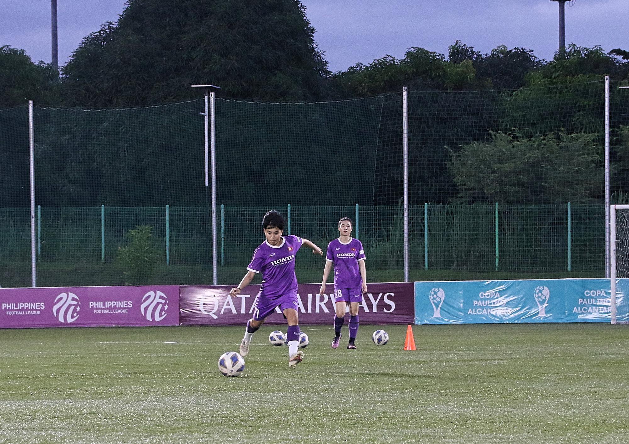 ĐT nữ Việt Nam trở lại sân tập sau 2 trận toàn thắng