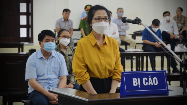 Đồng phạm của ông Nguyễn Đức Chung bật khóc xin giảm nhẹ trách nhiệm dân sự