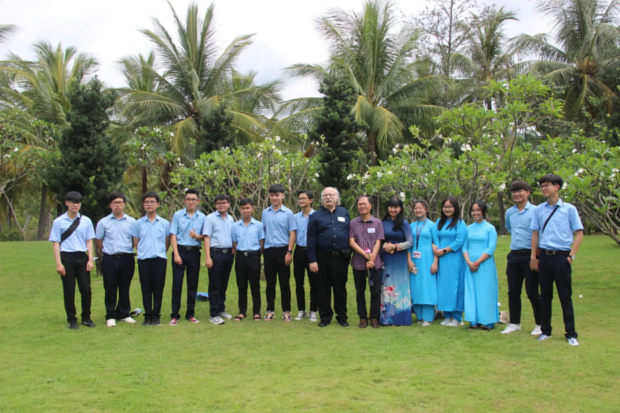 Nhà khoa học đạt giải Nobel Vật lý năm 2016 thắp đuốc khoa học tại Quy Nhơn