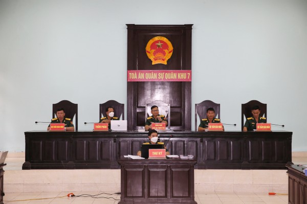 Xét xử loạt cựu tướng tá cảnh sát biển nhận hối lộ bảo kê buôn lậu xăng dầu