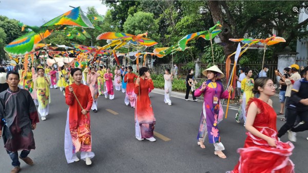 Lễ hội xưa, du lịch nay