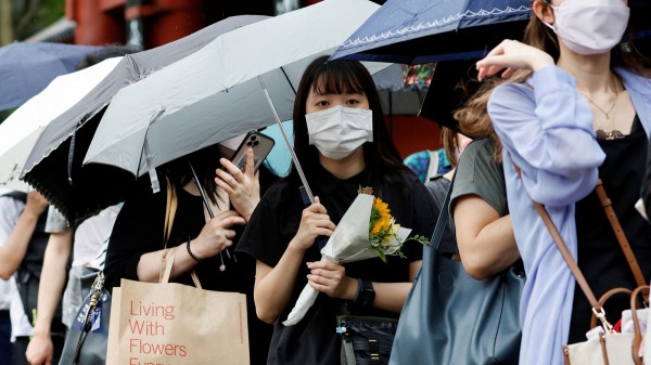 Hàng dài người đến tiễn đưa cựu Thủ tướng Nhật Bản Abe Shinzo Hàng dài người đến tiễn đưa cựu Thủ tướng Nhật Bản Abe Shinzo