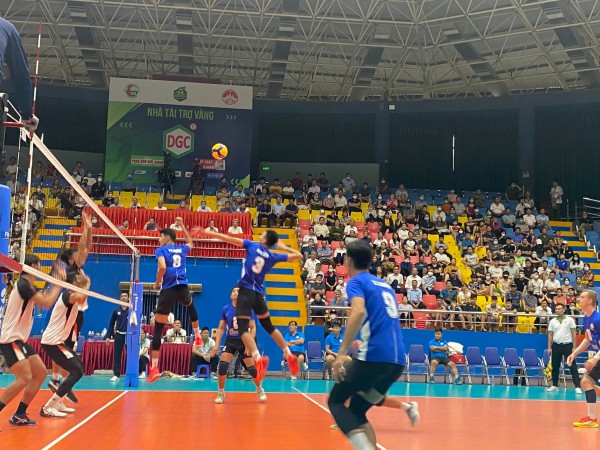 Bất ngờ bóng chuyền nữ Bộ tư lệnh thông tin dừng bước ở tứ kết quốc gia