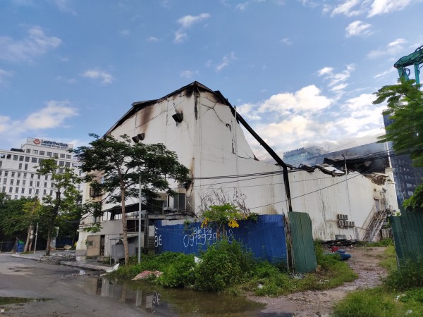 Cháy đến 3 giờ sáng, quán bar 