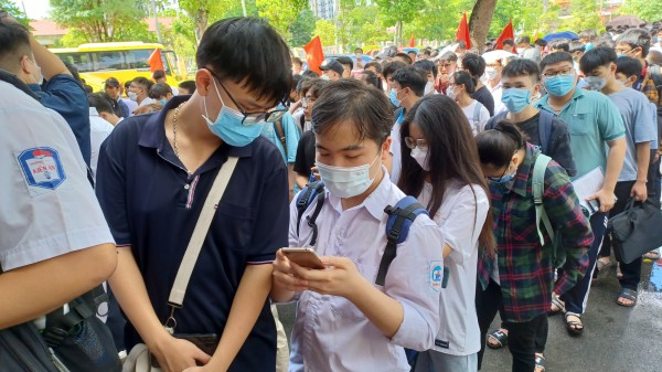 7.000 thí sinh làm thủ tục đăng ký dự thi kỳ thi đánh giá tư duy 7.000 thí sinh làm thủ tục đăng ký dự thi kỳ thi đánh giá tư duy