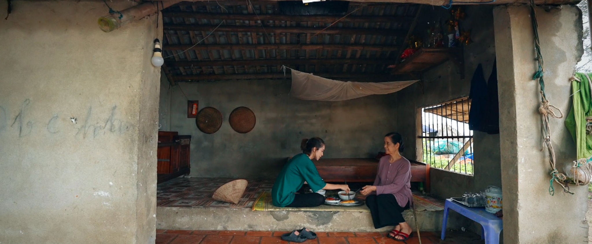 Lối nhỏ vào đời - Tập cuối: Thảo đỡ nhát dao cho Dũng, Hoài sống ở bình yên ở quê Lối nhỏ vào đời - Tập cuối: Thảo đỡ nhát dao cho Dũng, Hoài sống ở bình yên ở quê