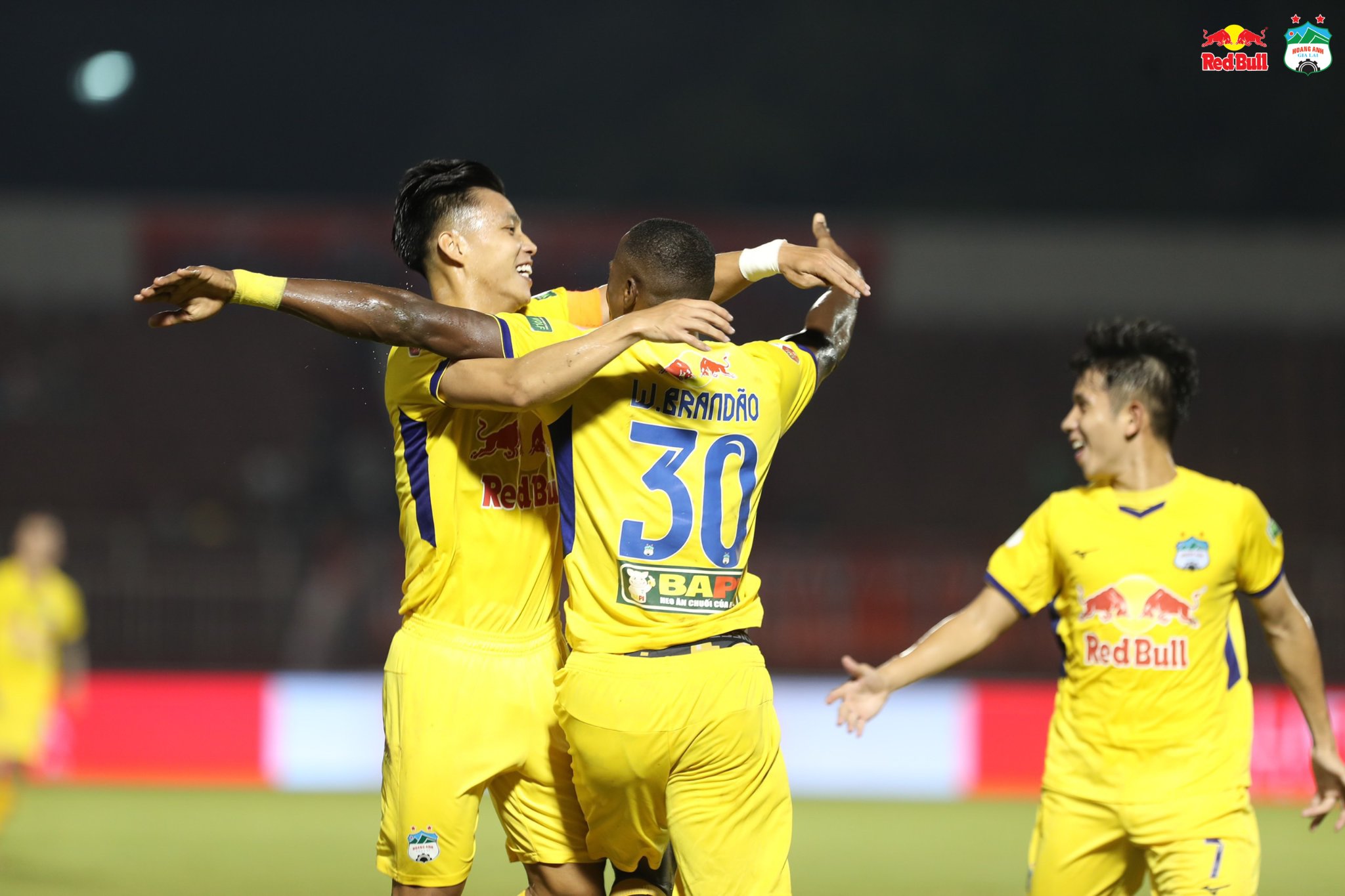 Hoàng Anh Gia Lai giành chiến thắng ấn tượng trên sân của CLB TP Hồ Chí Minh