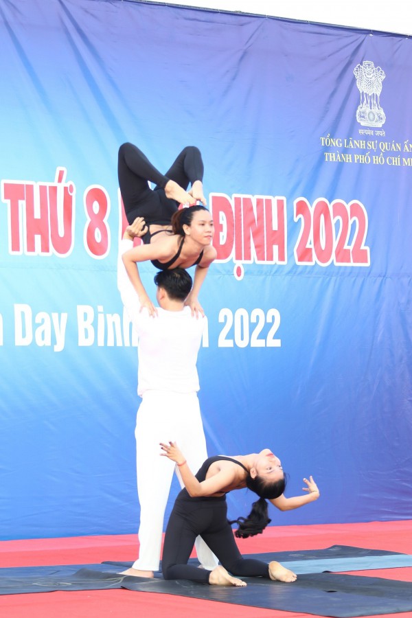 Hơn 600 người đồng diễn yoga tại phố biển Quy Nhơn Hơn 600 người đồng diễn yoga tại phố biển Quy Nhơn