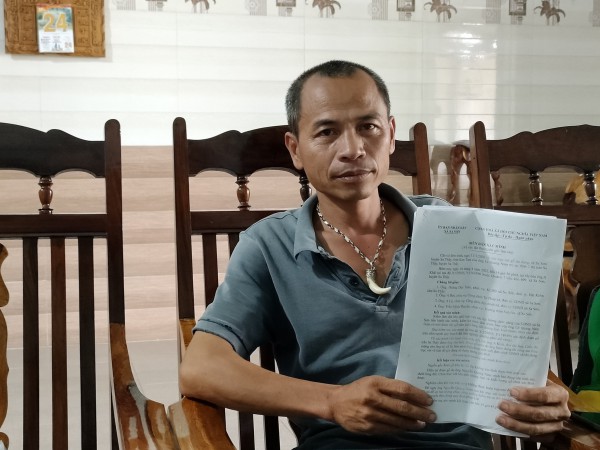 Công an xử phạt người đào 