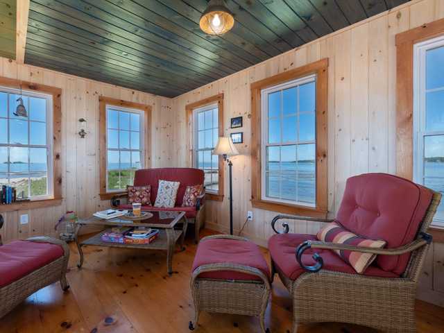 Hòn đảo tư nhân chỉ bán cho những ai dám ở lại một đêm - Ảnh 5. Hòn đảo tư nhân chỉ bán cho những ai dám ở lại một đêm - Ảnh 5.