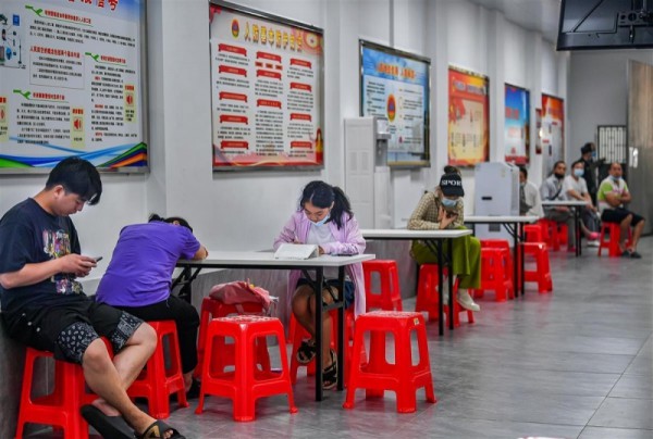 Bên trong hầm trú ẩn tránh nóng ở Trung Quốc